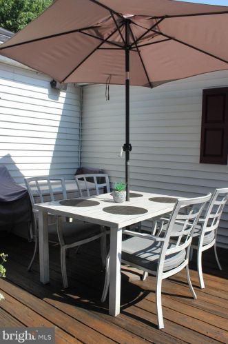 2482 Creek View Dr, Lancaster PA  17602-1451 exterior