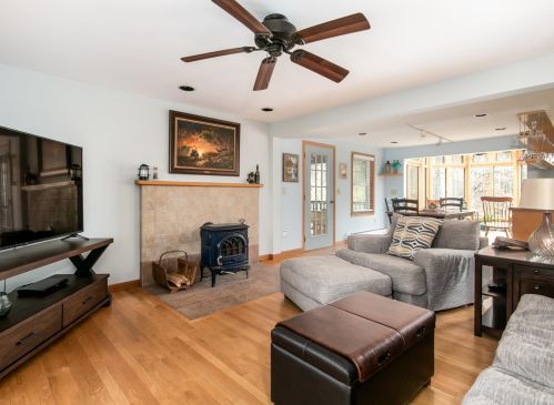 8 Wallace Brook Rd, Brookline, NH 03033-2121