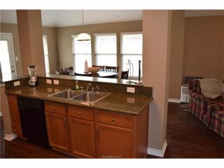 909 Crested Point Dr, College Station TX  77845-3547 exterior