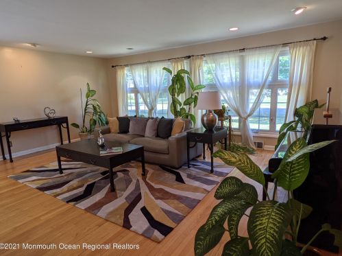 53 Knollwood Dr, Tinton Falls NJ  07724-2740 exterior