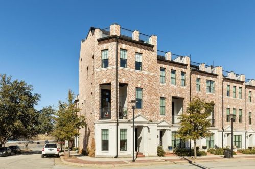 916 Peach St, Fort Worth TX  76102-2341 exterior