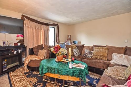 27 Gillen Ave, Providence, RI 02904-3537
