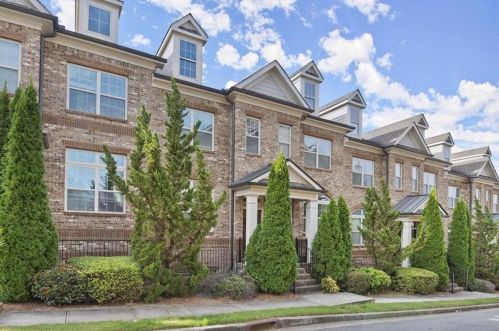 7335 Highland Bluff Dr, Atlanta, GA 30328-0032