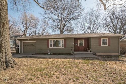 1335 Oak St, Ottawa, KS 66067-3628