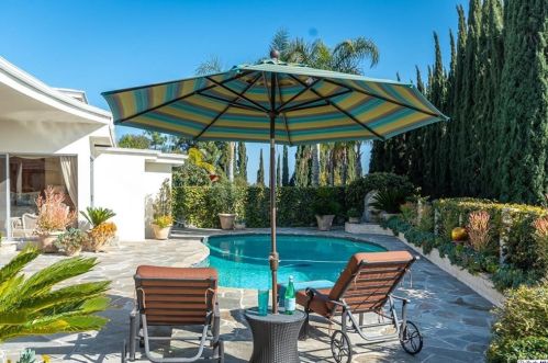 1629 Heather Ridge Dr, Glendale CA  91207-1035 exterior