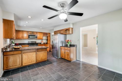 7218 Gentian Ct, Springfield VA  22152-3847 exterior