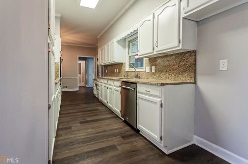 810 Mabry Rd, Atlanta GA  30328-2662 exterior