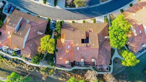410 Country Club Dr, Simi Valley CA  93065-6649 exterior