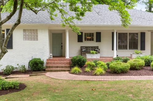489 Brookfield Dr, Atlanta, GA 30342-2707