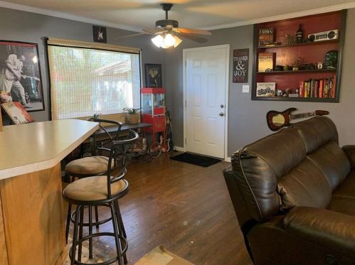 2023 Plymouth Dr, Irving TX 75061-2019 exterior