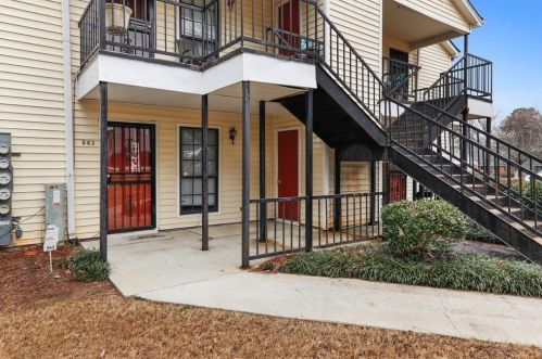 563 Windchase Ln, Stone Mountain, GA 30083-6323