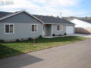 17 4th St, Lowell, OR 97452-9759