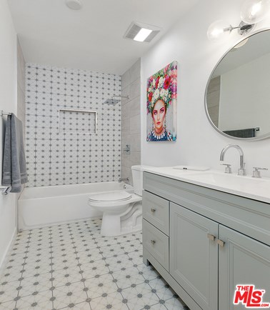 6736 Woodley Ave, Van Nuys CA  91406-5963 exterior