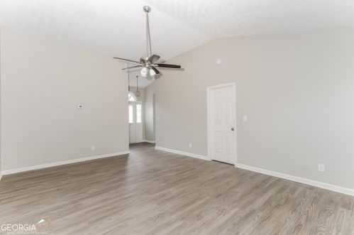 6190 Pembroke Dr, Rex GA  30273-1244 exterior