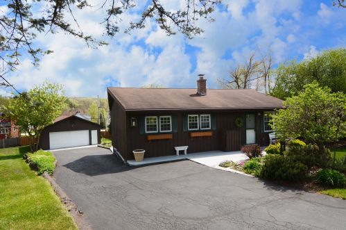 1533 Seminole Rd, Barrington Hills, IL 60102
