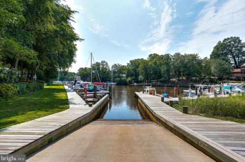 181 Berrywood Dr, Severna Park MD 21146-2030 exterior