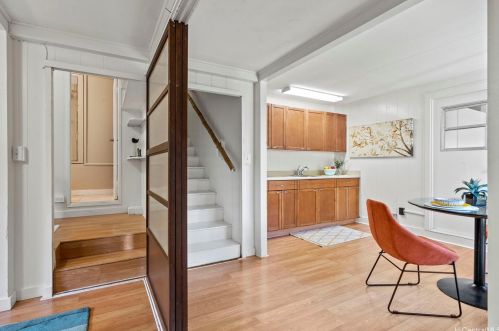 3430 Kaohinani Dr, Honolulu HI  96817-1022 exterior