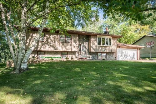 5 Park Lane Ct, Park View, IA 52748-9676