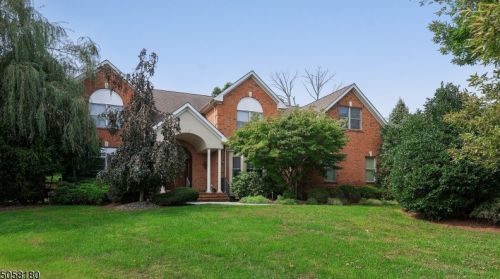 4 Ashwood Ct, Warren, NJ 07059-7800