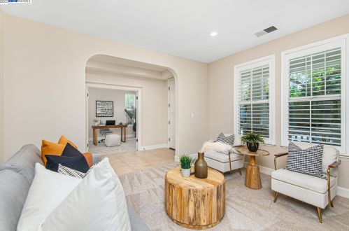 7285 Hickorywood Ln, Pleasanton, CA 94566-3569