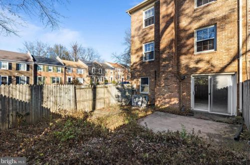 5250 Bradgen Ct, Springfield VA  22151-3505 exterior