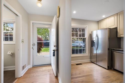 76 Salem Walk, Milford, CT 06460-7132