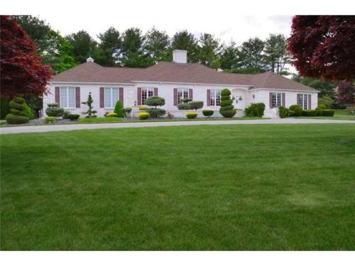 4 Countryside Dr, Lincoln, RI 02865-4630