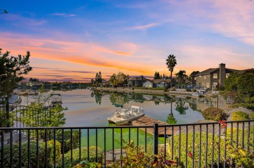 9580 Lakepoint Dr, Elk Grove, CA 95758-3603