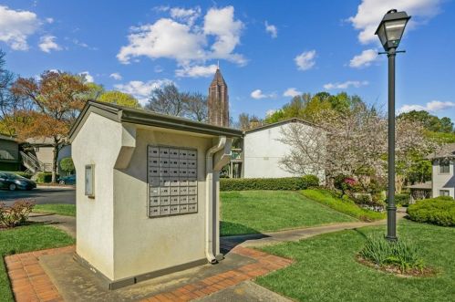 33 Finch Trl, Atlanta GA  30308-2418 exterior
