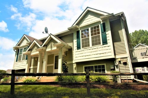2924 Woodside Dr, Joliet, IL 60431-8826