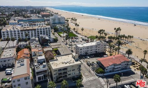 1649 Appian Way, Santa Monica CA  90401-3243 exterior