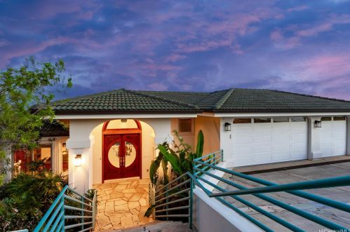 5305 Kahalakua St, Honolulu, HI 96821-1532