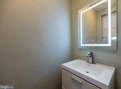 779 44th St, Philadelphia, PA 19104-1358