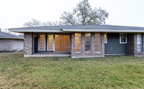 8501 Cameron Rd, Austin TX  78754-3940 exterior