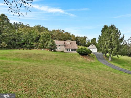 1094 Seifrit Ln, New Schaefferstown, PA 19506-9311
