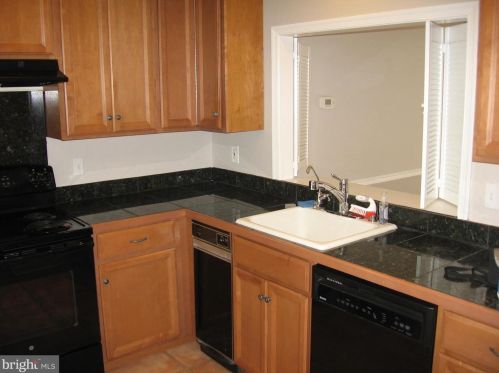 9721 Lakepointe Dr, Springfield VA  22015-1881 exterior