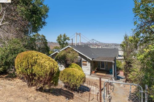 321 Virginia St, Crockett, CA 94525-1034