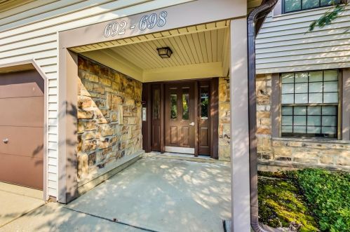 698 Hapsfield Ln, Buffalo Grove, IL 60089-3364
