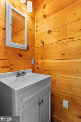 1034 Toms Knob Approach, Lost City WV 26810-8428 exterior