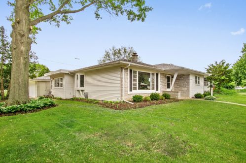 431 Linn Ave, Bull Valley, IL 60014-7141