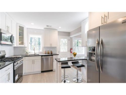 87 Tracy Dr, Perth Amboy, NJ 08863-1031