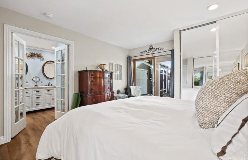 8 Campanero, Irvine CA  92620-1821 exterior