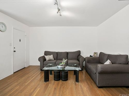 645 Ivy St, Glendale CA  91204-1027 exterior