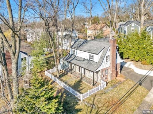 675 Northumberland Rd, Teaneck, NJ 07666-1924