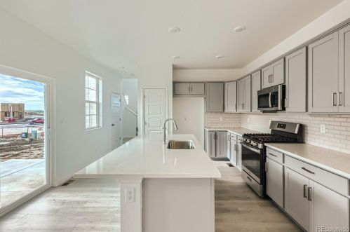 23949 34th Ave, Denver CO  80019-5918 exterior