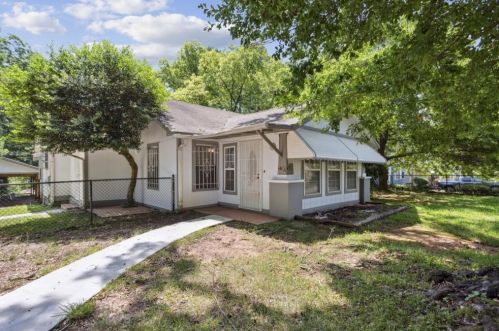 3180 Harris Dr, Atlanta GA  30344-4403 exterior