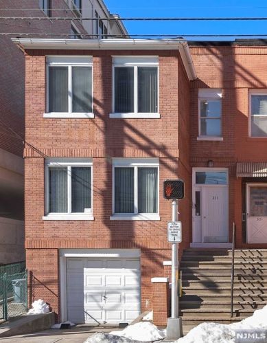 311 Gorge Rd, Cliffside Park, NJ 07010-2741