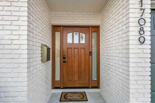 17089 Westport Dr, Huntington Beach CA  92649-4246 exterior