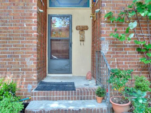 2570 Bradford Sq, Atlanta GA  30345-1366 exterior