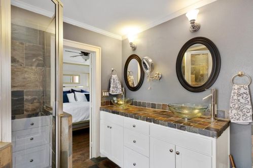 1301 Virginia Pl, Fort Worth TX  76107-2436 exterior